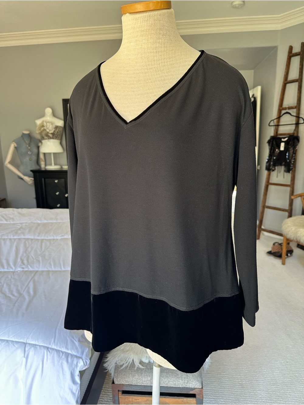 Lafayette 148 New York Velvet V-Neck Long Sleeve Top size XL